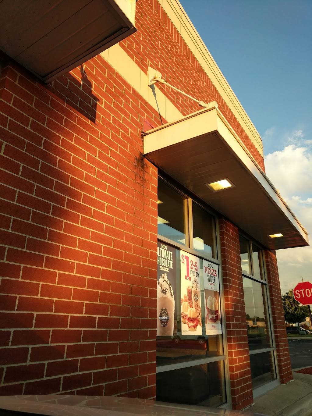 Arbys | restaurant | 20749 Hall Rd, Macomb, MI 48044, USA | 5869543000 OR +1 586-954-3000