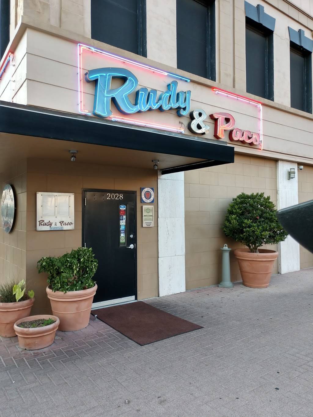 Rudy & Paco Restaurant and Bar | restaurant | 2028 Postoffice St, Galveston, TX 77550, USA | 4097623696 OR +1 409-762-3696