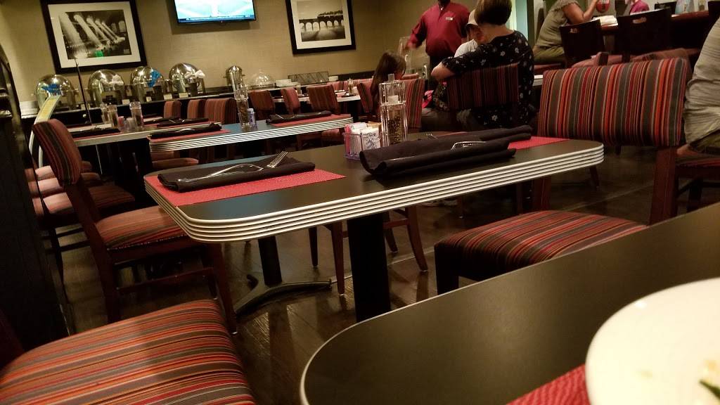 Market Street Bar & Grill | restaurant | 1 Gateway Ctr, Newark, NJ 07102, USA | 9736225000 OR +1 973-622-5000