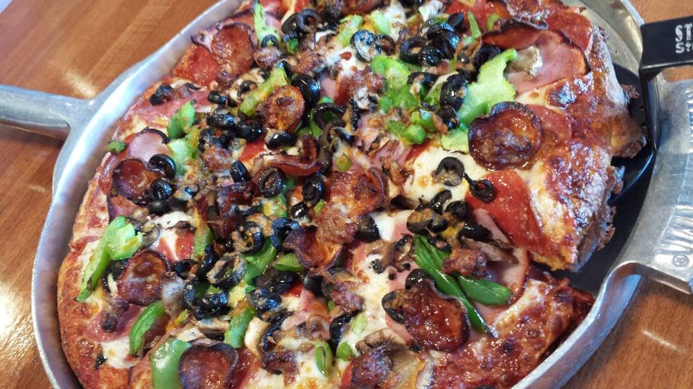 Straw Hat Pizza | restaurant | 540 Bogue Rd W-2, Yuba City, CA 95991, USA | 5306715150 OR +1 530-671-5150