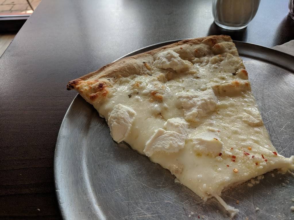 Annas Pizzeria | restaurant | 138 S Main St, Fuquay-Varina, NC 27526, USA | 9192852497 OR +1 919-285-2497