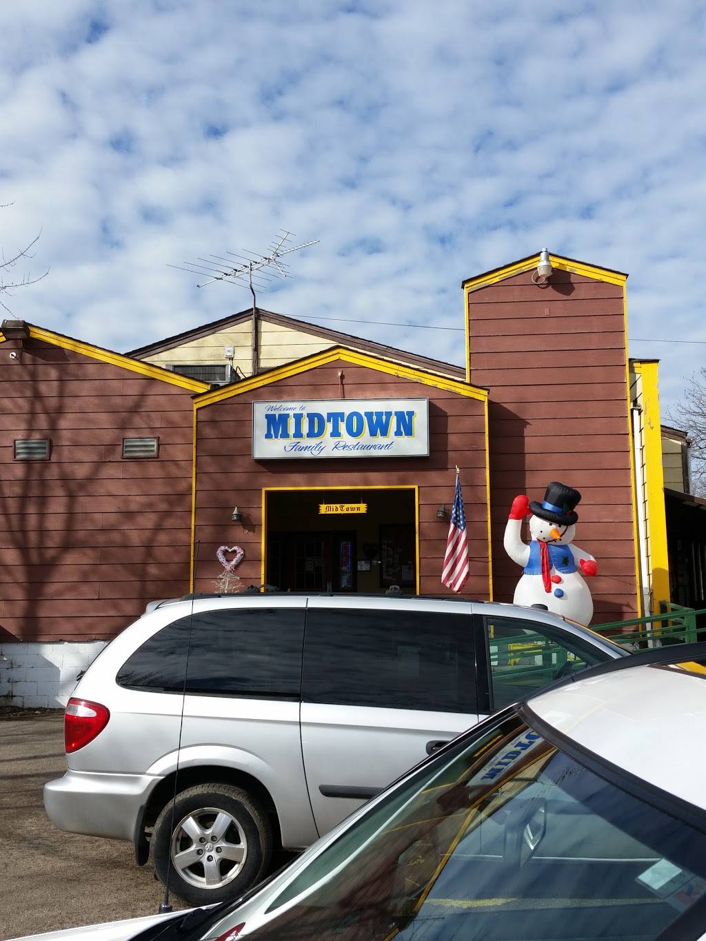 Mid-Town Family Restaurant | restaurant | 123 E Railroad St, Norwood Young America, MN 55368, USA | 9524672721 OR +1 952-467-2721