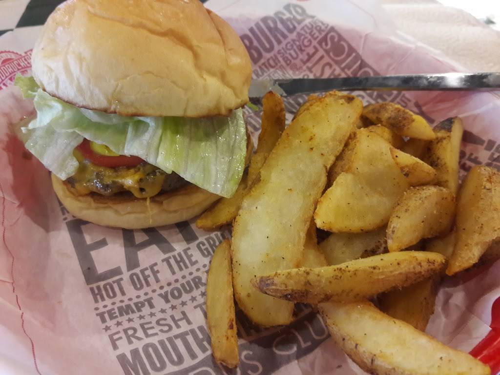 Fuddruckers | restaurant | 4910 Dublin Blvd, Dublin, CA 94568, USA | 9255518052 OR +1 925-551-8052