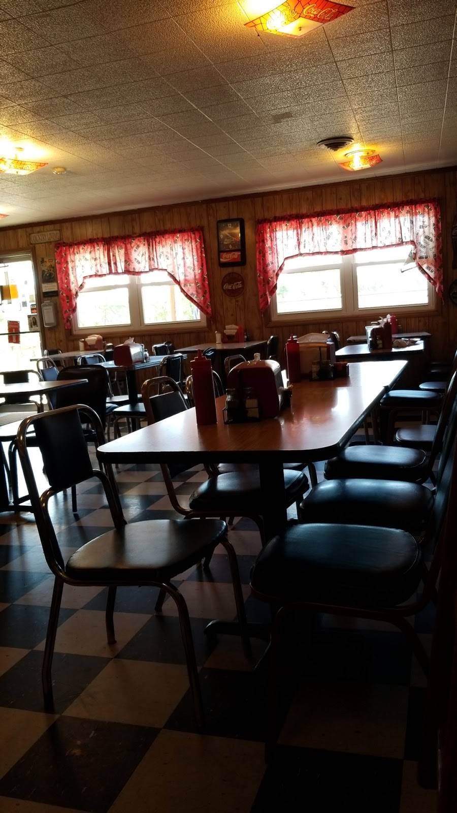 Country Cookin | restaurant | 906 E Hackberry St, Salem, IN 47167, USA | 8128961116 OR +1 812-896-1116