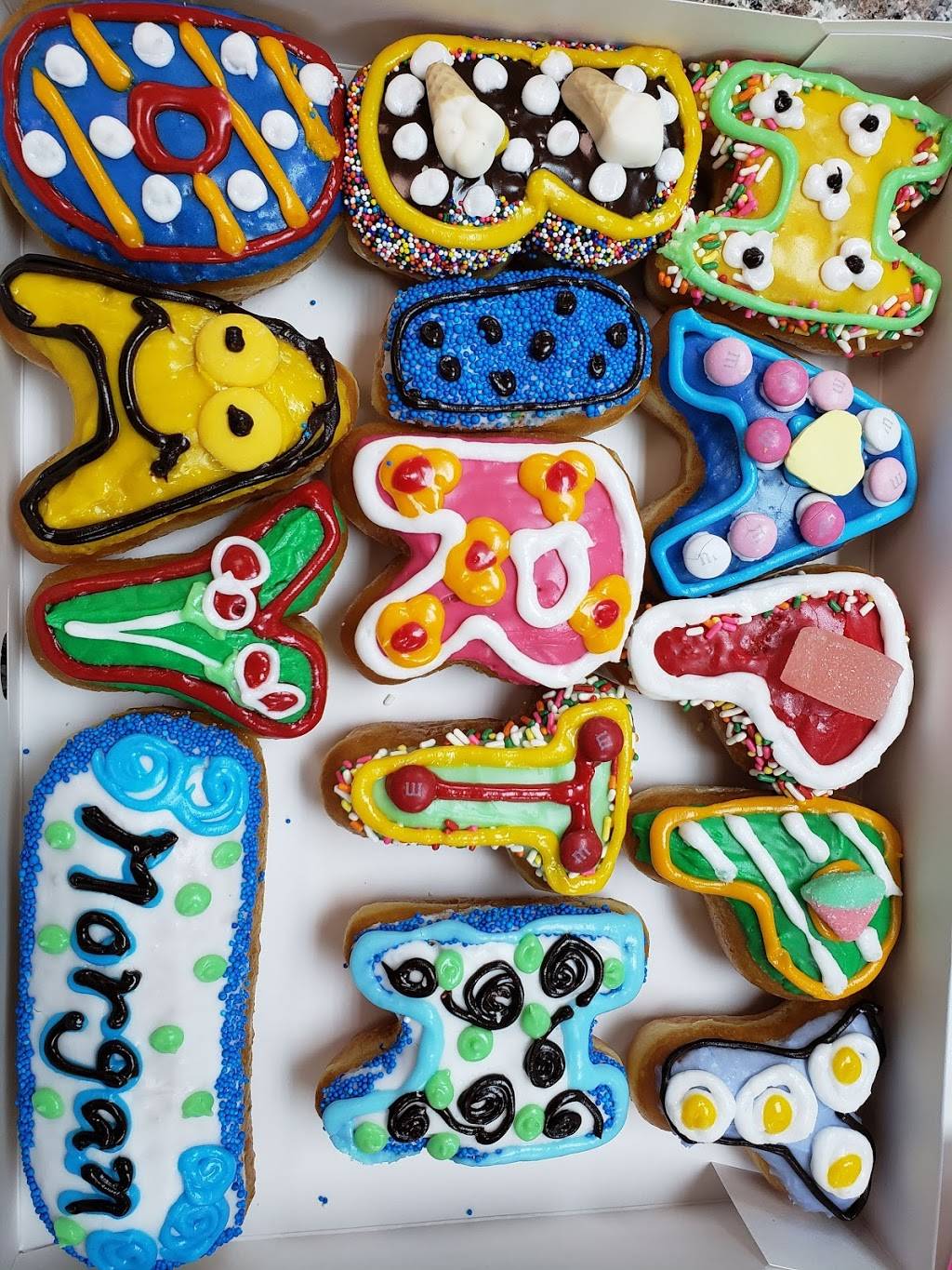 Spring Valley Donuts | restaurant | 4388 Spring Valley Rd, Dallas, TX 75244, USA | 9722330630 OR +1 972-233-0630