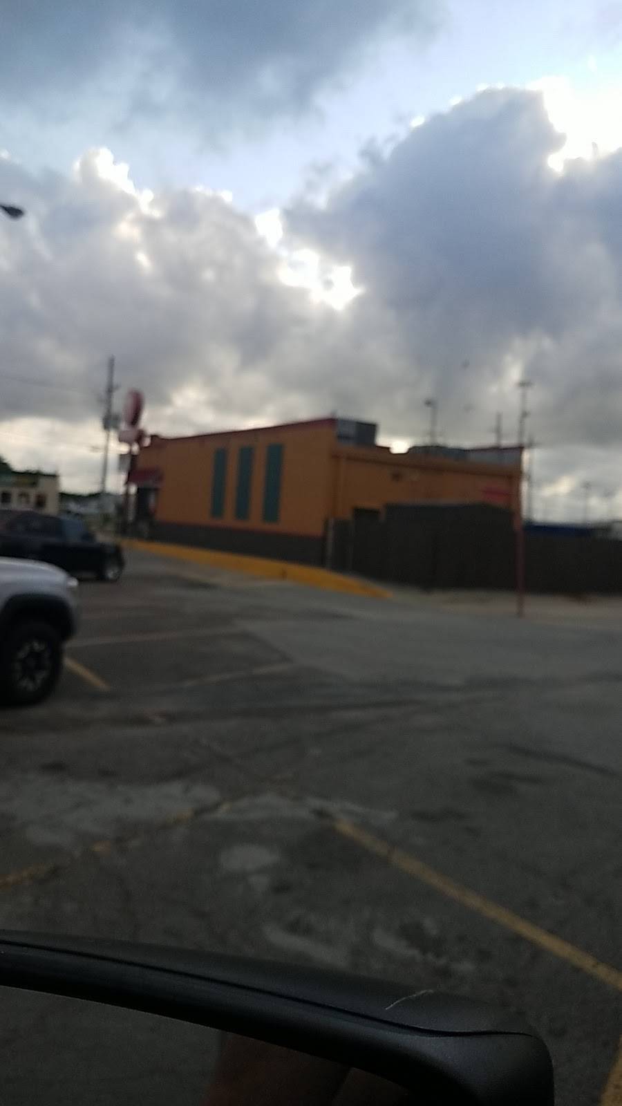 Popeyes Louisiana Kitchen | restaurant | 4850 Twin City Hwy, Groves, TX 77619, USA | 4099625103 OR +1 409-962-5103