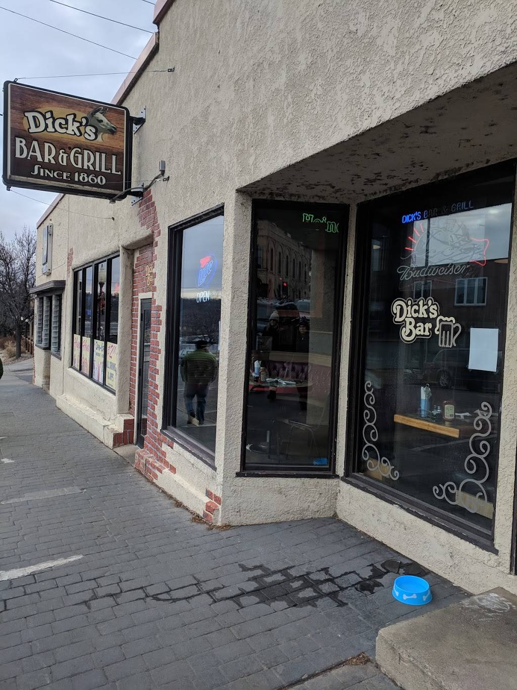 Dicks Bar & Grill | restaurant | 111 Walnut St, Hudson, WI 54016, USA | 7153865222 OR +1 715-386-5222