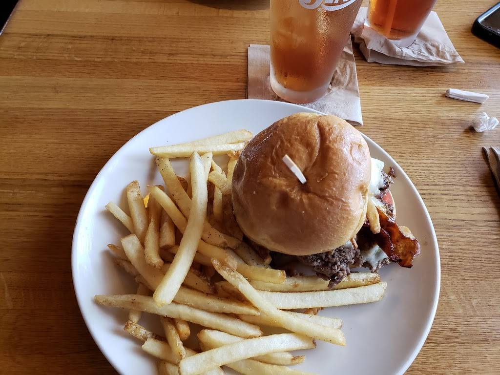 Applebees Grill + Bar | restaurant | 116 S Roosevelt Ave, Burlington, IA 52601, USA | 3197527744 OR +1 319-752-7744