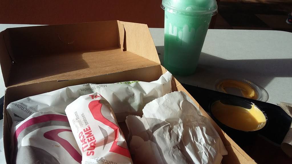 Taco Bell | meal takeaway | 10558 Hartland Square Dr, Hartland, MI 48353, USA | 8106320270 OR +1 810-632-0270