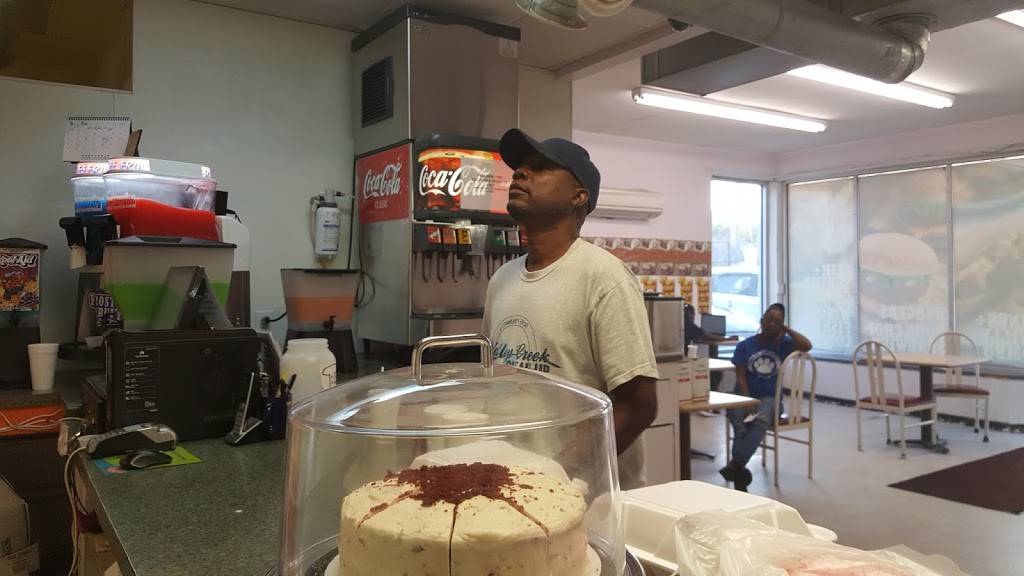 Moms deli | restaurant | 1101 4th Ave N, Bessemer, AL 35020, USA | 2054246703 OR +1 205-424-6703