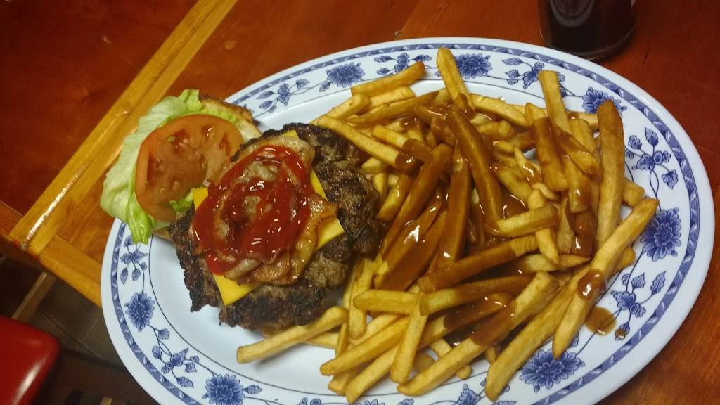 Galley Pump | restaurant | 365 Wentworth St N, Hamilton, ON L8L 5W3, Canada | 9055225225 OR +1 905-522-5225