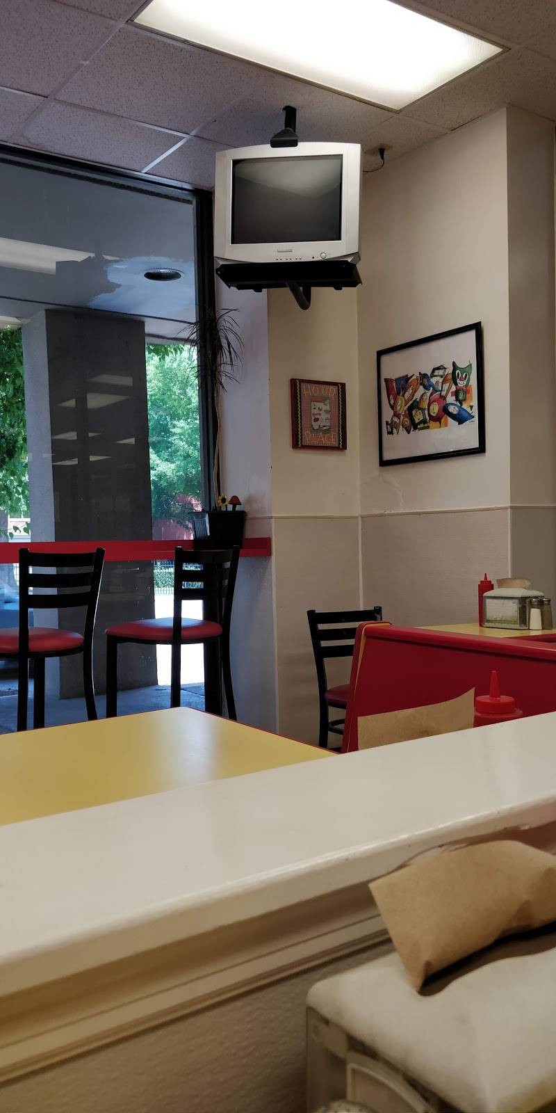 Hour Place | restaurant | 960 E 3rd St #105, Chattanooga, TN 37403, USA | 4237564687 OR +1 423-756-4687