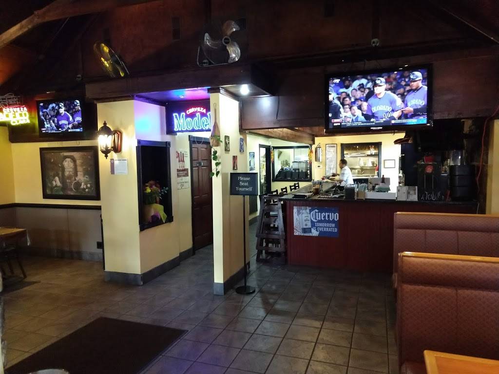 Breaking Taco | restaurant | 7428, 608 E Main St, Mahomet, IL 61853, USA | 2175866938 OR +1 217-586-6938