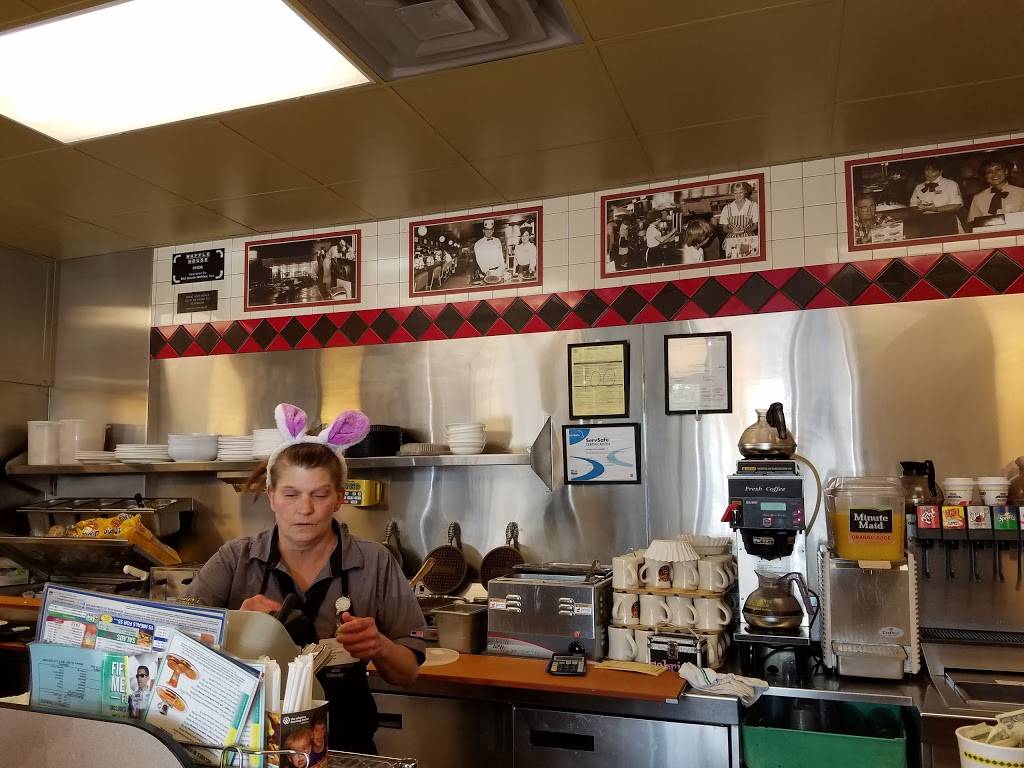 Waffle House | meal takeaway | 1914 N Jackson St, Tullahoma, TN 37388, USA | 9314553131 OR +1 931-455-3131