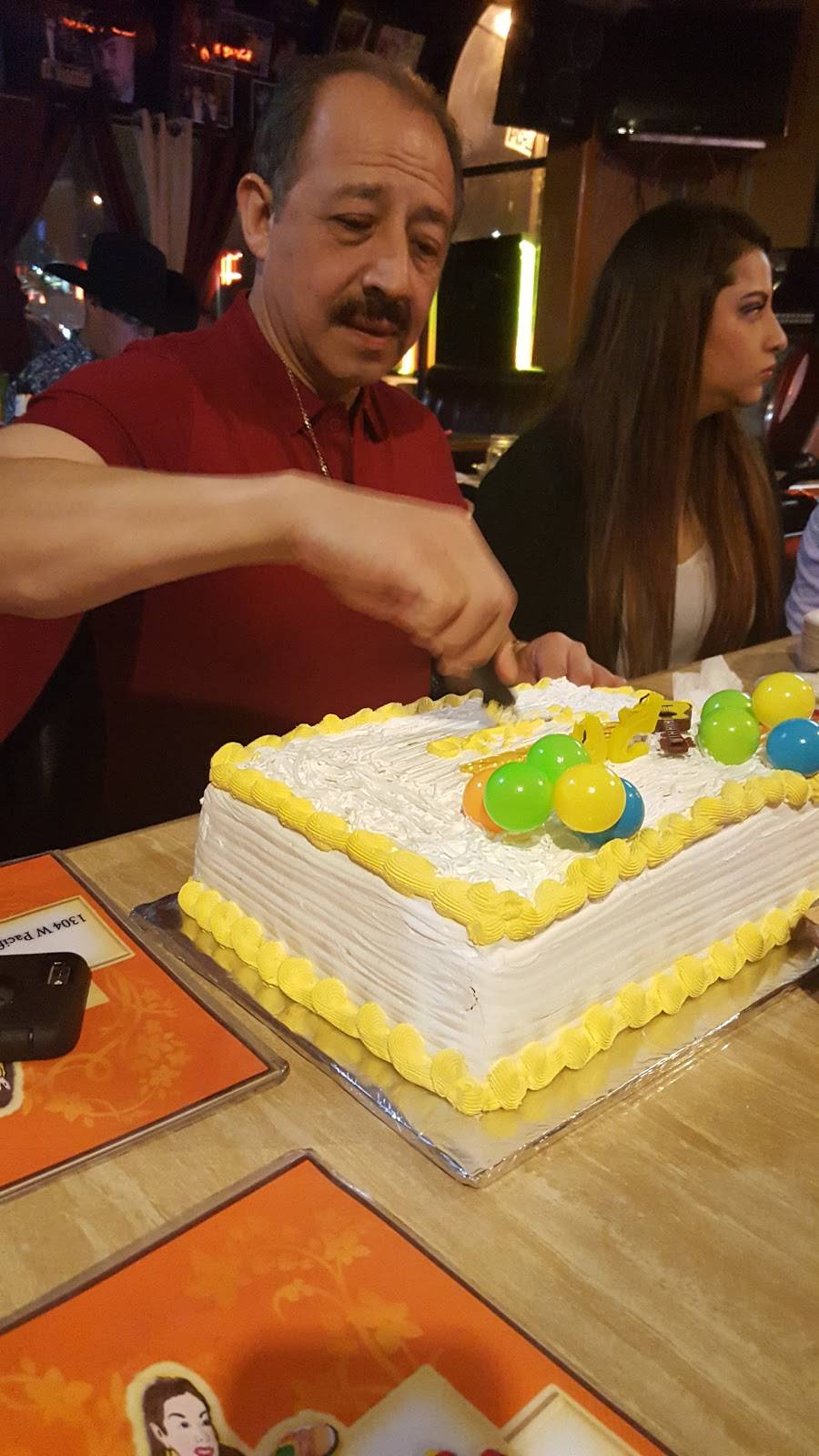 Albertas Restaurant | restaurant | 1304 Pacific Coast Hwy, Wilmington, CA 90744, USA | 3105189462 OR +1 310-518-9462