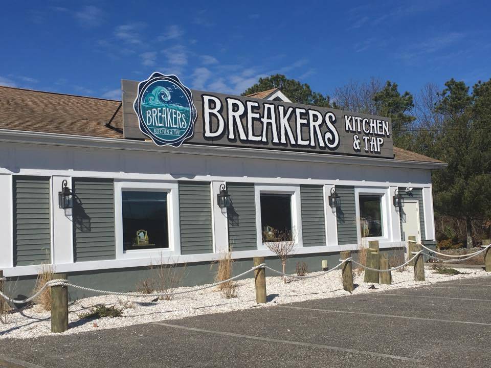 Breakers Kitchen And Tap | restaurant | 537 U.S. 9, Waretown, NJ 08758, USA | 6093127874 OR +1 609-312-7874