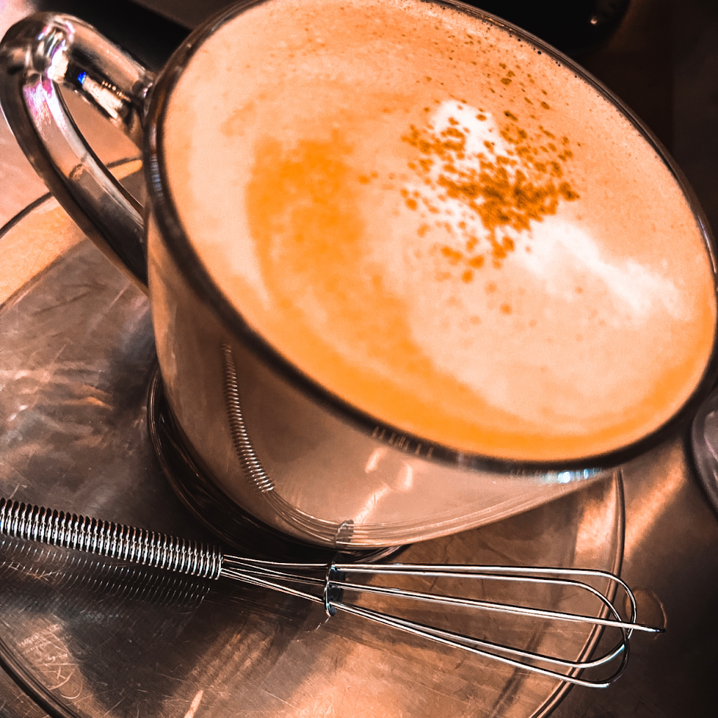 4Chicks Cafe Miami | restaurant | 6974 Collins Ave, Miami Beach, FL 33141, USA | 3057638084 OR +1 305-763-8084