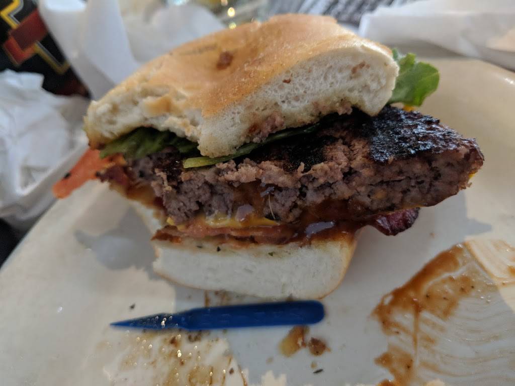 Winking Lizard Tavern | restaurant | 2175 E Maple St, North Canton, OH 44720, USA | 3304706460 OR +1 330-470-6460