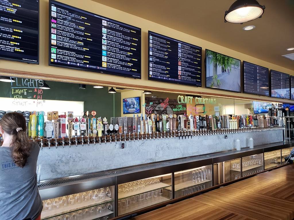 Growler USA - St. Charles - 100 Taps with a Craft Kitchen | restaurant | 3833 Elm St, St Charles, MO 63301, USA | 6364938111 OR +1 636-493-8111