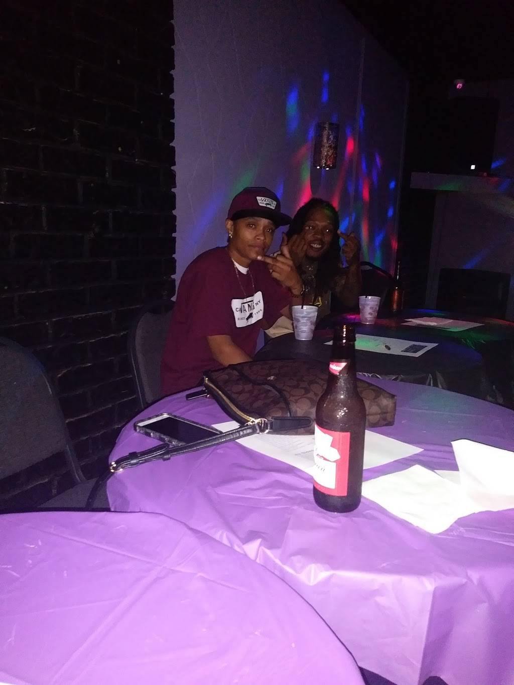 Spotlite 2 Bar and Grill | restaurant | 1710 E Morris St, Wichita, KS 67211, USA | 3162397124 OR +1 316-239-7124