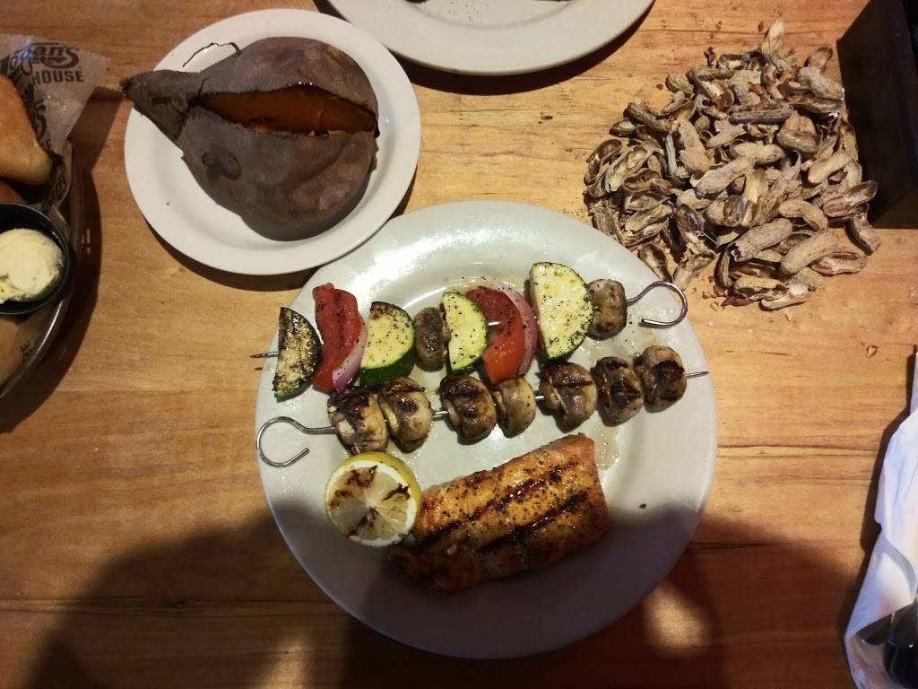 Logans Roadhouse | restaurant | 4046 Wards Rd, Lynchburg, VA 24502, USA | 4348320377 OR +1 434-832-0377