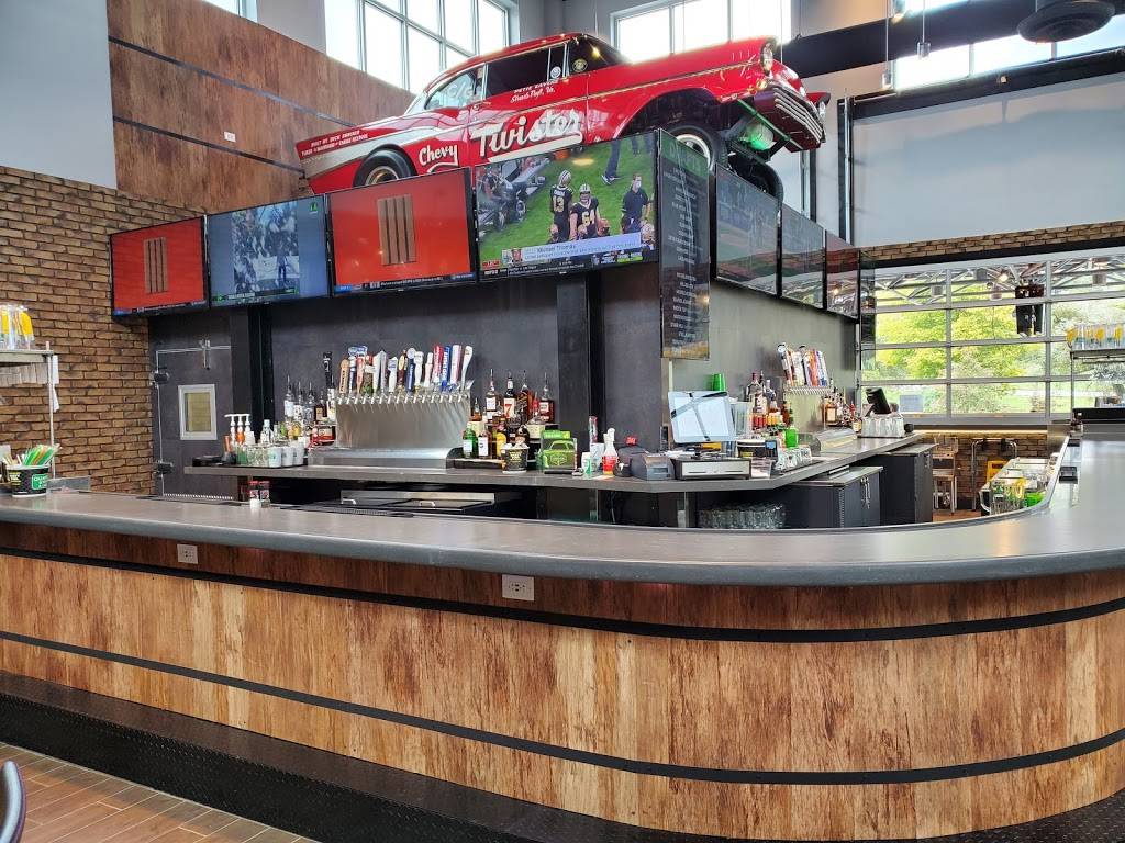 Quaker Steak & Lube | restaurant | 30 Commerce Park Dr, Raphine, VA 24472, USA | 5403774005 OR +1 540-377-4005