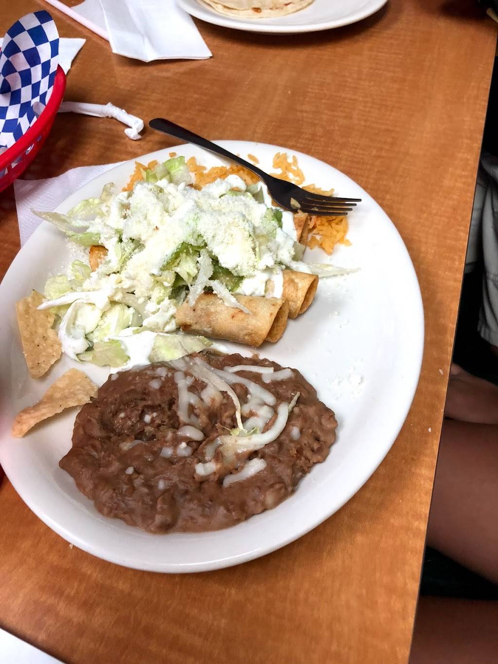 Los Compadres | restaurant | 17024 Bellflower Blvd, Bellflower, CA 90706, USA | 5628673377 OR +1 562-867-3377