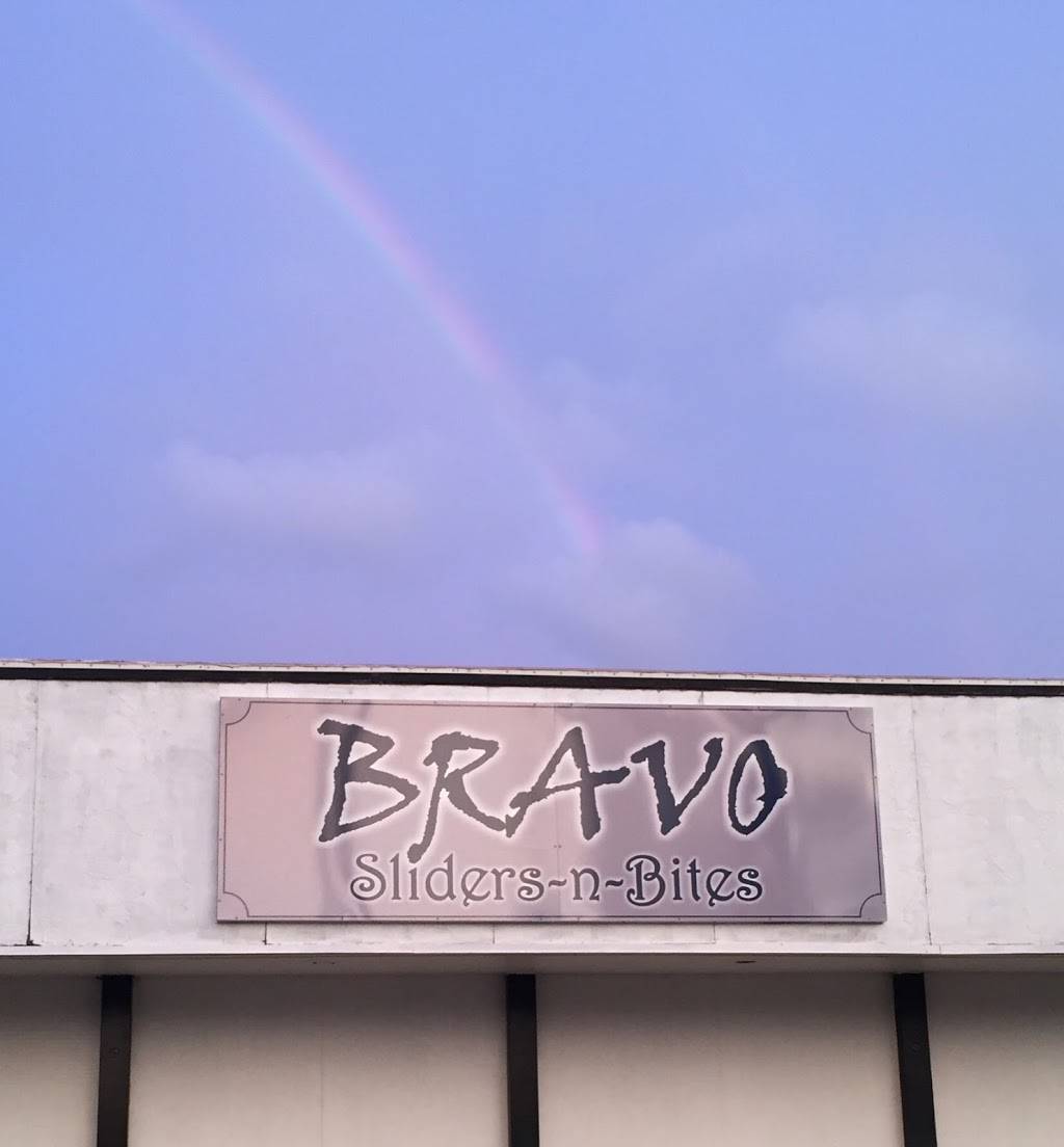Bravo Sliders-N-Bites | restaurant | 1402 E Iron Ave, Salina, KS 67401, USA | 7855152121 OR +1 785-515-2121