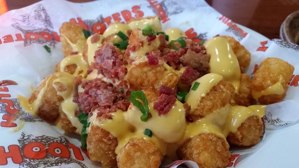 Hooters | meal takeaway | 13606 Bruce B Downs Blvd, Tampa, FL 33613, USA | 8139721682 OR +1 813-972-1682