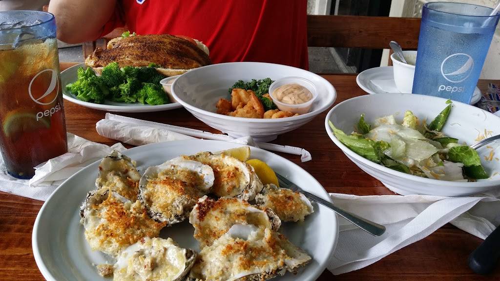 Iguanas Seafood Restaurant | restaurant | 303 Mallery St, St Simons, GA 31522, USA | 9126389650 OR +1 912-638-9650