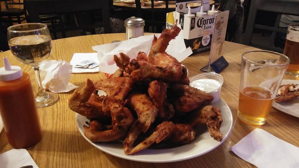 Frank Os Sports Bar & Grill | restaurant | 201 Baughman Ave, Jeannette, PA 15644, USA | 7245236900 OR +1 724-523-6900