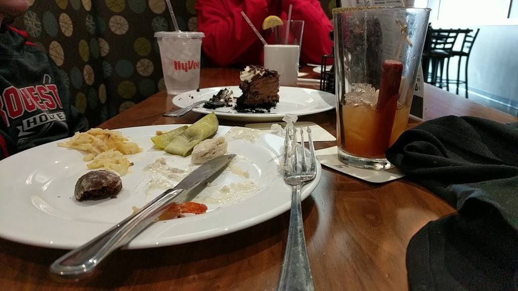 Hy-Vee Market Grille | restaurant | 4221 W Circle Dr NW, Rochester, MN 55901, USA | 5072926012 OR +1 507-292-6012