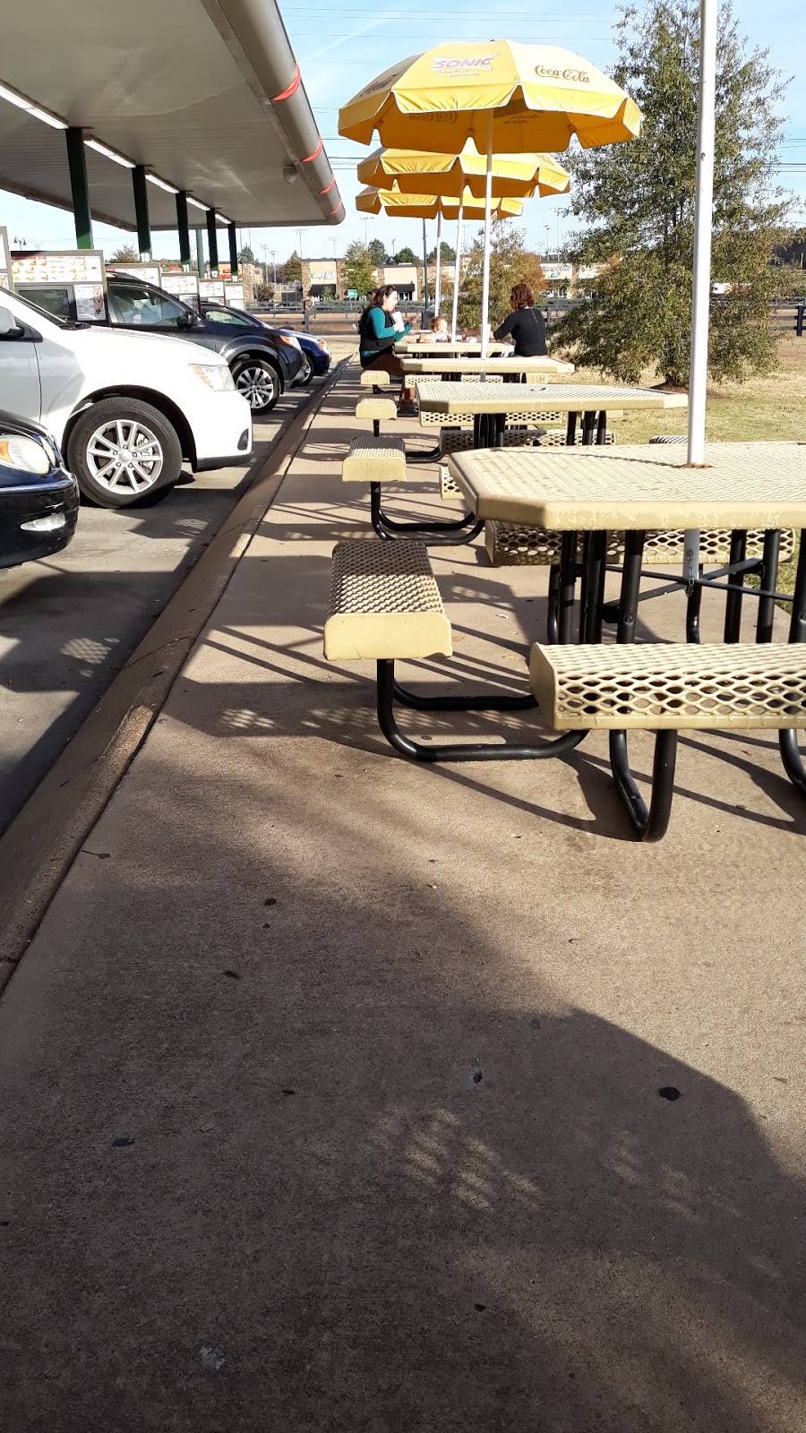 Sonic Drive-In | restaurant | 40 Chloe Pl, Jackson, TN 38305, USA | 7314273009 OR +1 731-427-3009