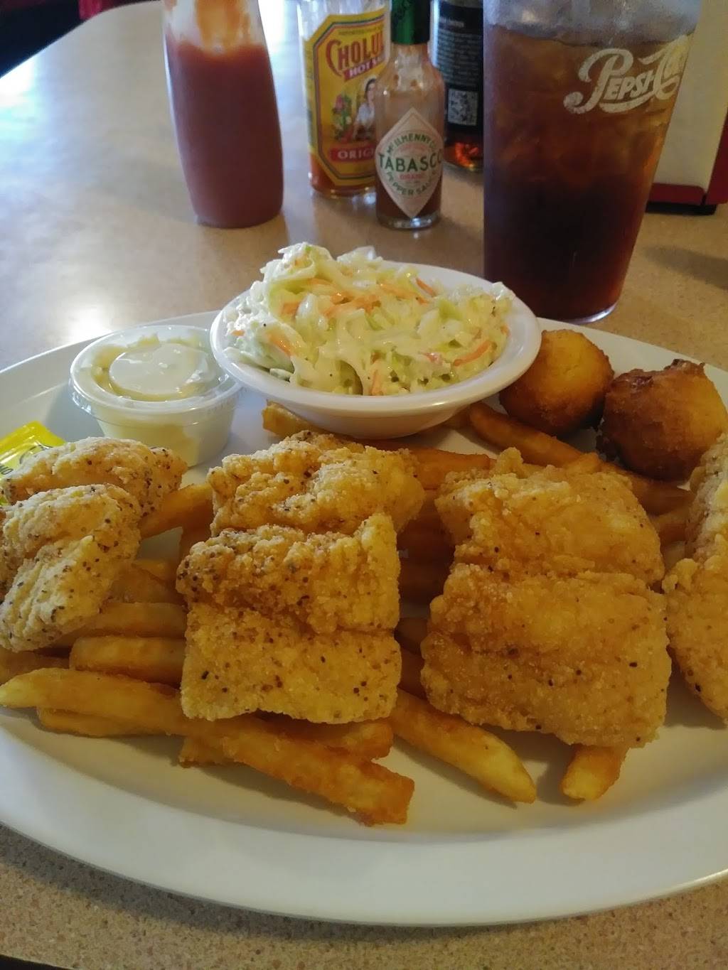 Marys Restaurant Catfish & More | restaurant | 32331 MO-MM, Warsaw, MO 65355, USA | 6604383475 OR +1 660-438-3475