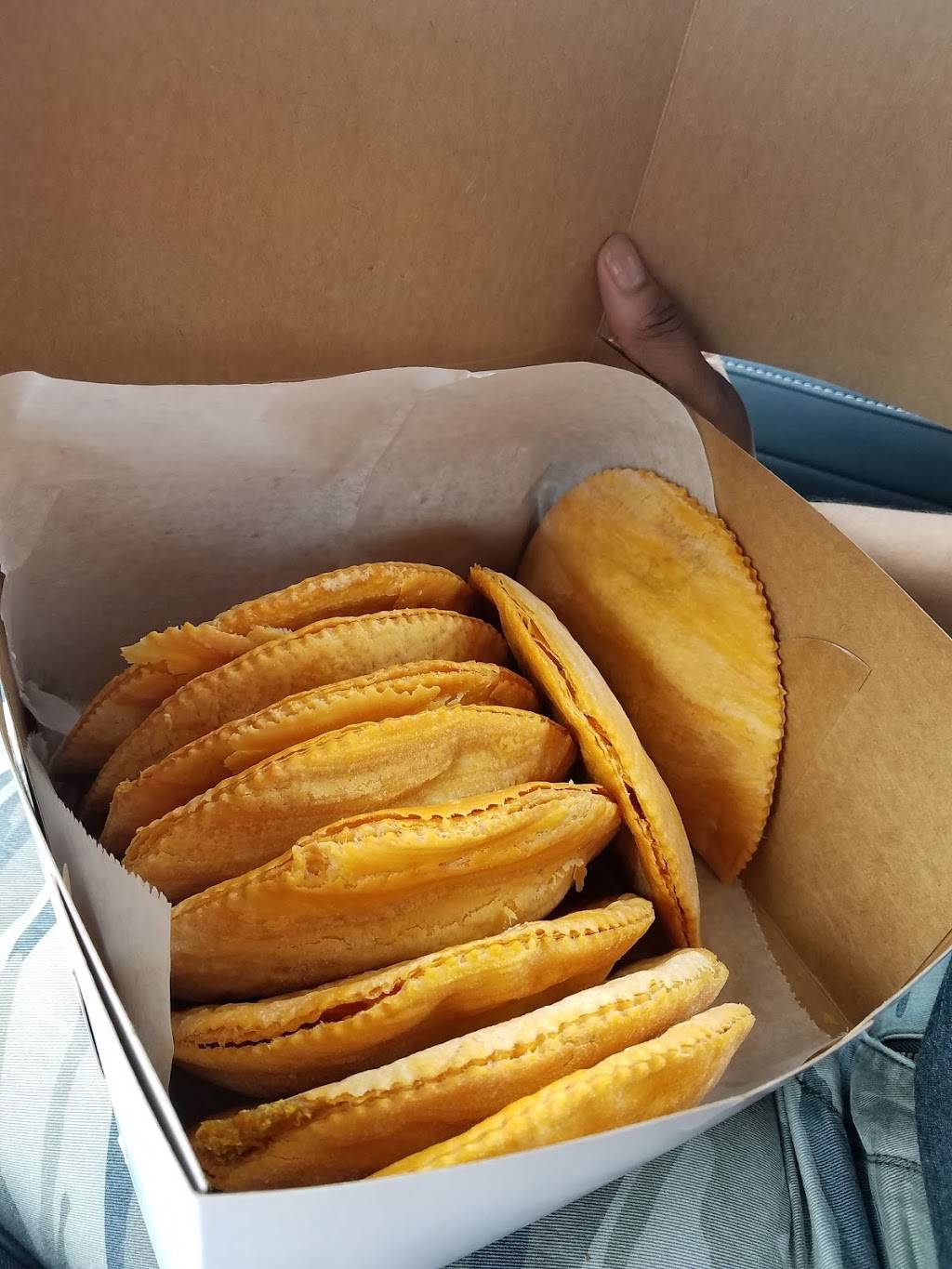 The Patty Place | restaurant | 19547 NW 2nd Ave, Miami Gardens, FL 33169, USA | 3056521787 OR +1 305-652-1787