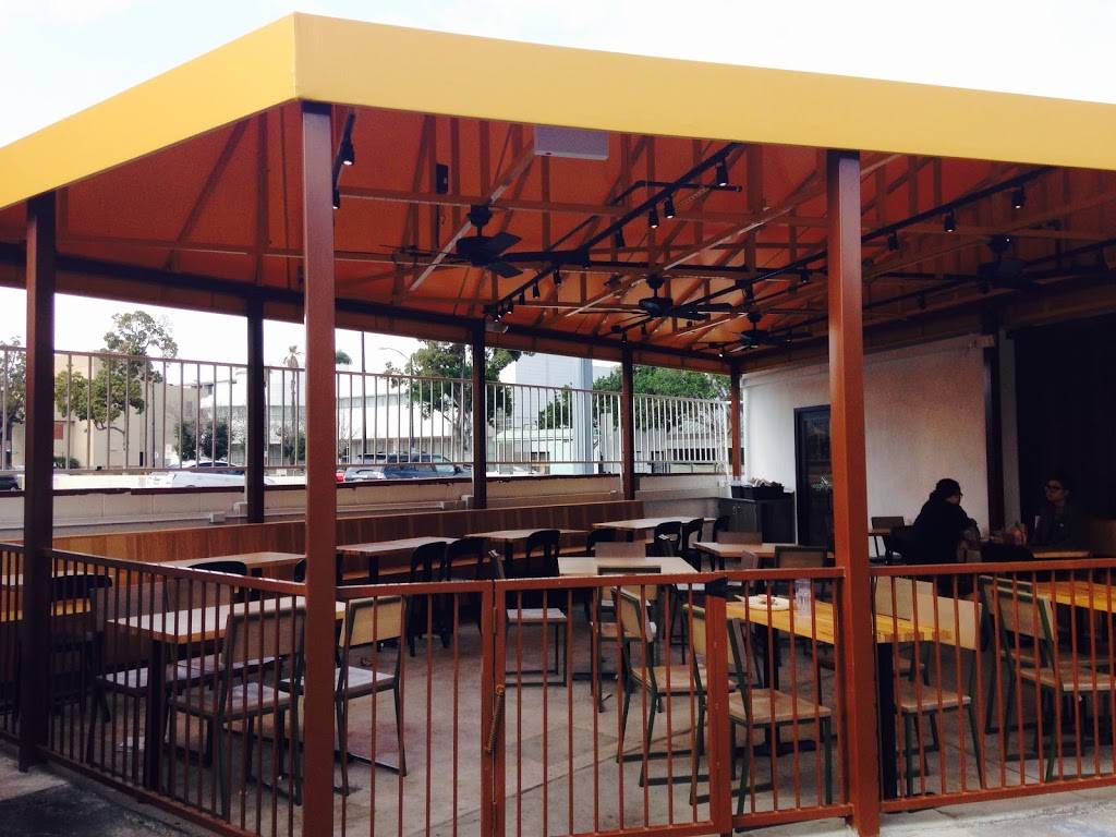 Veggie Grill | restaurant | 4300 Riverside Dr, Burbank, CA 91505, USA | 8185884338 OR +1 818-588-4338