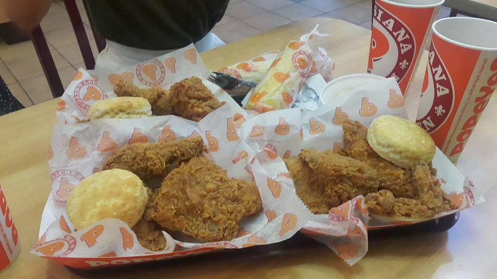 Popeyes Louisiana Kitchen | restaurant | 240 W 40th St, New York, NY 10018, USA | 2127647071 OR +1 212-764-7071