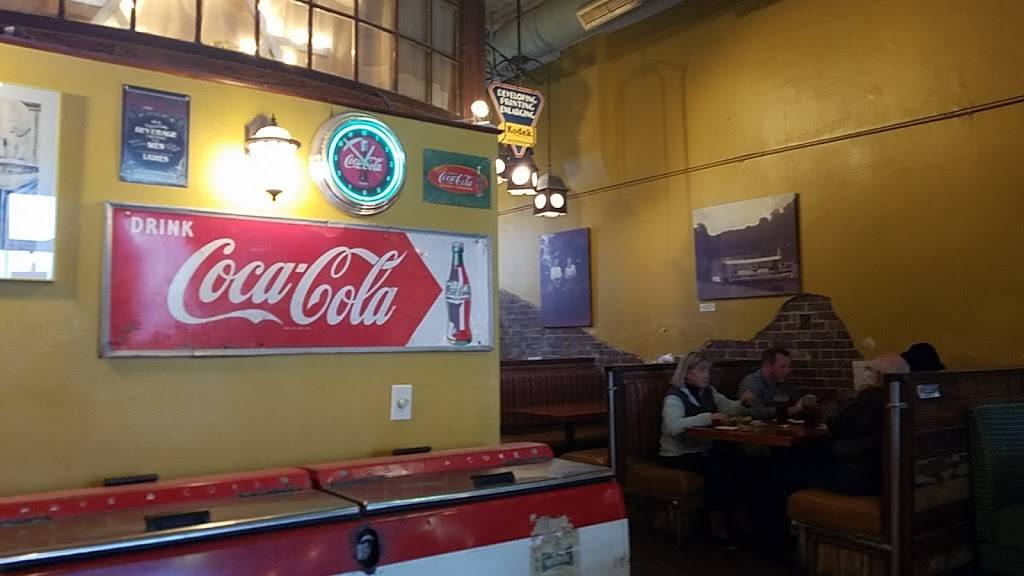 Pizza House | restaurant | 312 E Commercial St, Springfield, MO 65803, USA | 4178814073 OR +1 417-881-4073