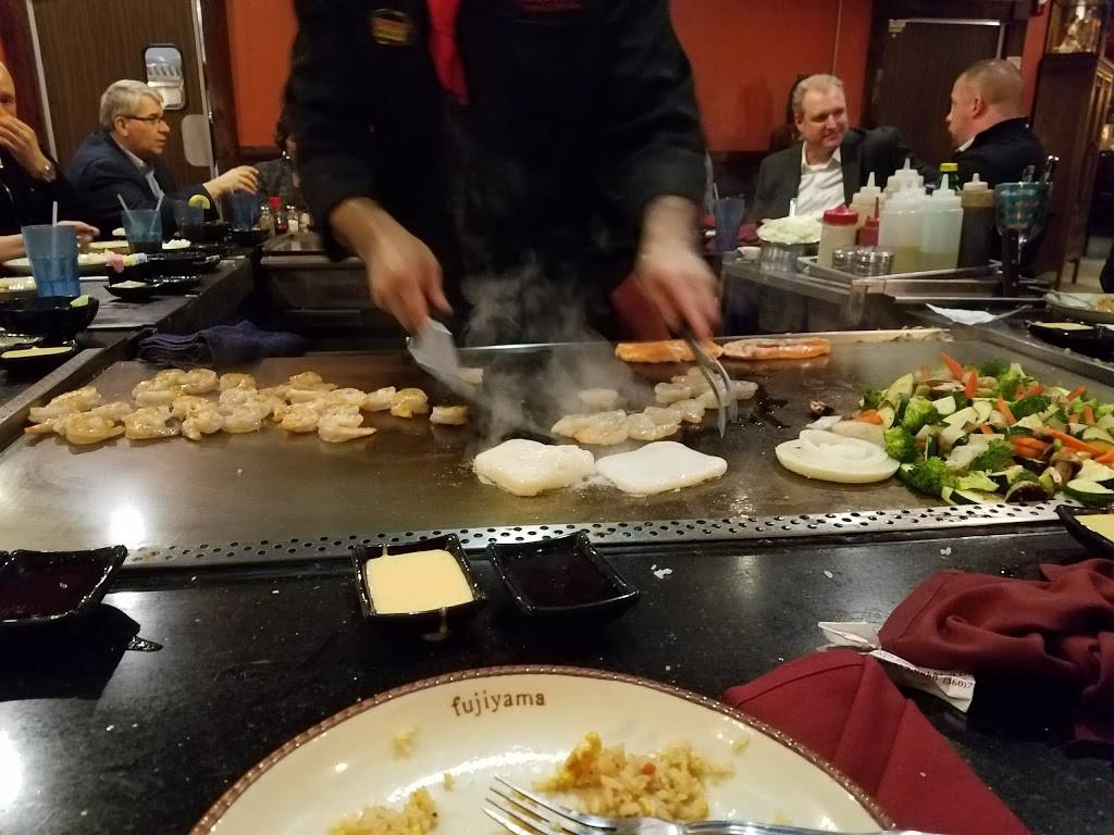 Fujiyama Japanese Steakhouse | restaurant | 2930 Capital Mall Dr SW, Olympia, WA 98502, USA | 3603529888 OR +1 360-352-9888