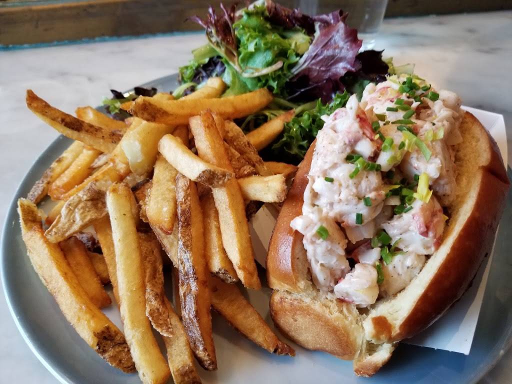 The Hourly Oyster House | restaurant | 15 Dunster St, Cambridge, MA 02138, USA | 6177652342 OR +1 617-765-2342