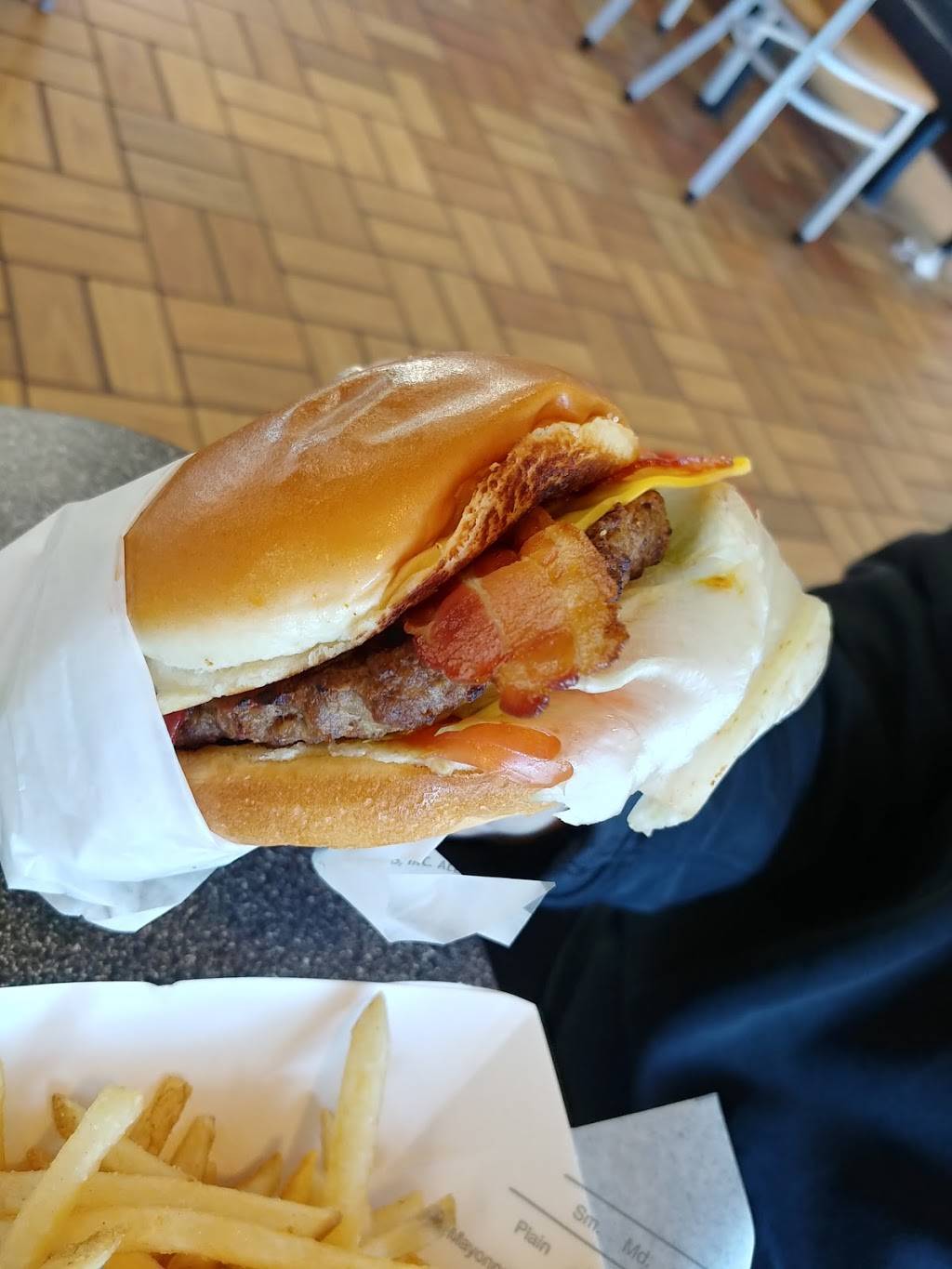 Hardees | restaurant | 528 N Main St, Pearisburg, VA 24134, USA | 5409212503 OR +1 540-921-2503