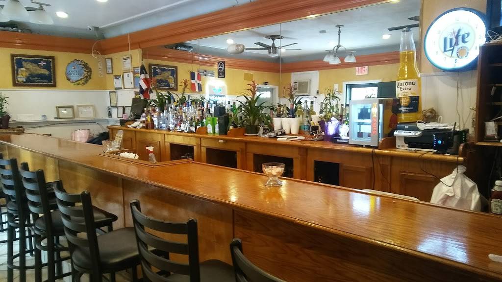 Cristinas Restaurant | restaurant | 450 S 7th St, Reading, PA 19602, USA | 6107360329 OR +1 610-736-0329