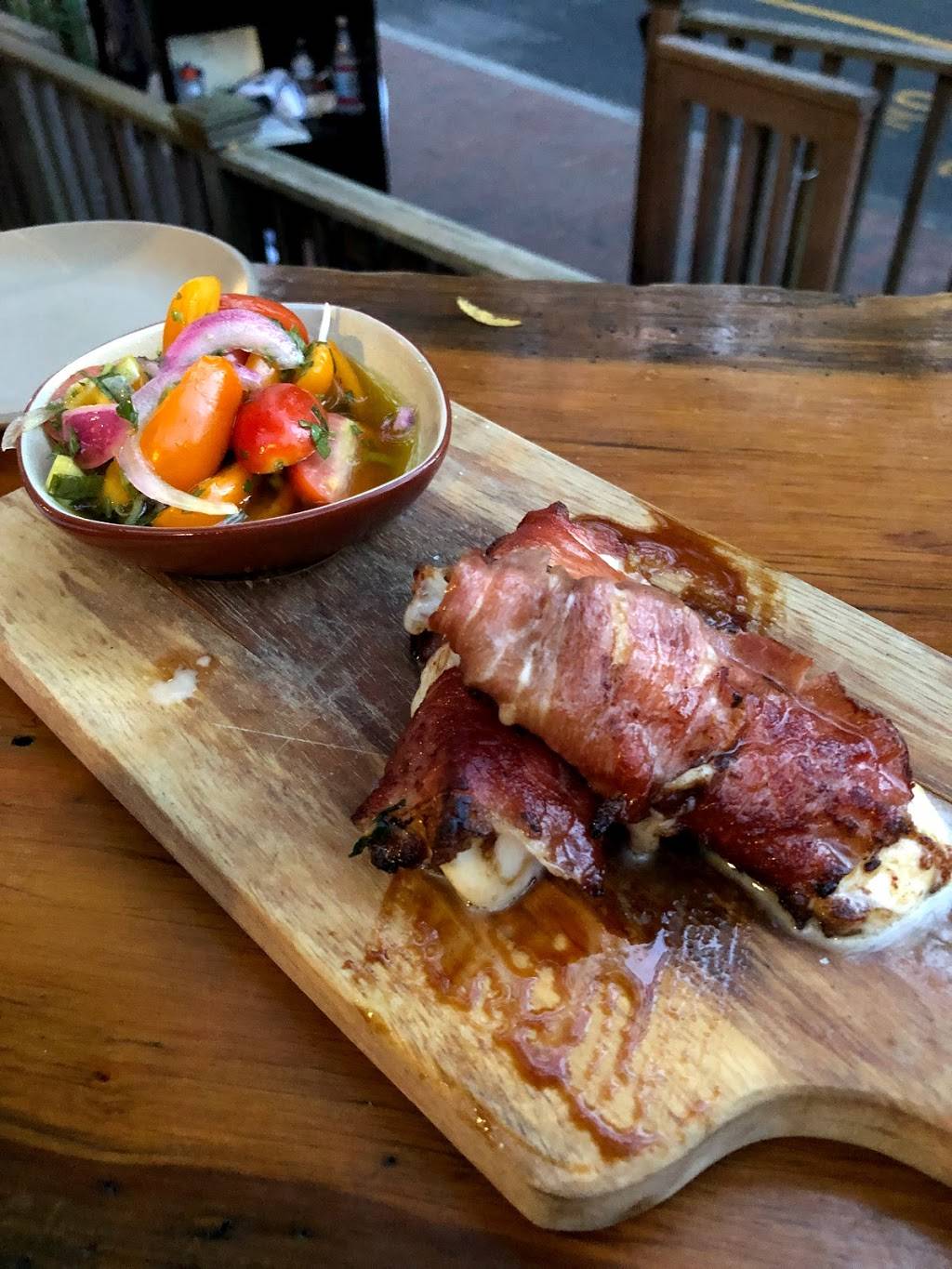 19 Raw Oyster Bar | restaurant | 19 Church St, Edgartown, MA 02539, USA | 7742240550 OR +1 774-224-0550