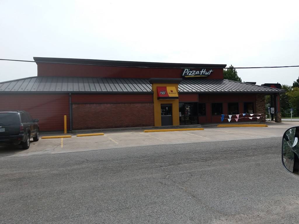 Pizza Hut | meal takeaway | 1802 Military Ave, Baxter Springs, KS 66713, USA | 6208562399 OR +1 620-856-2399