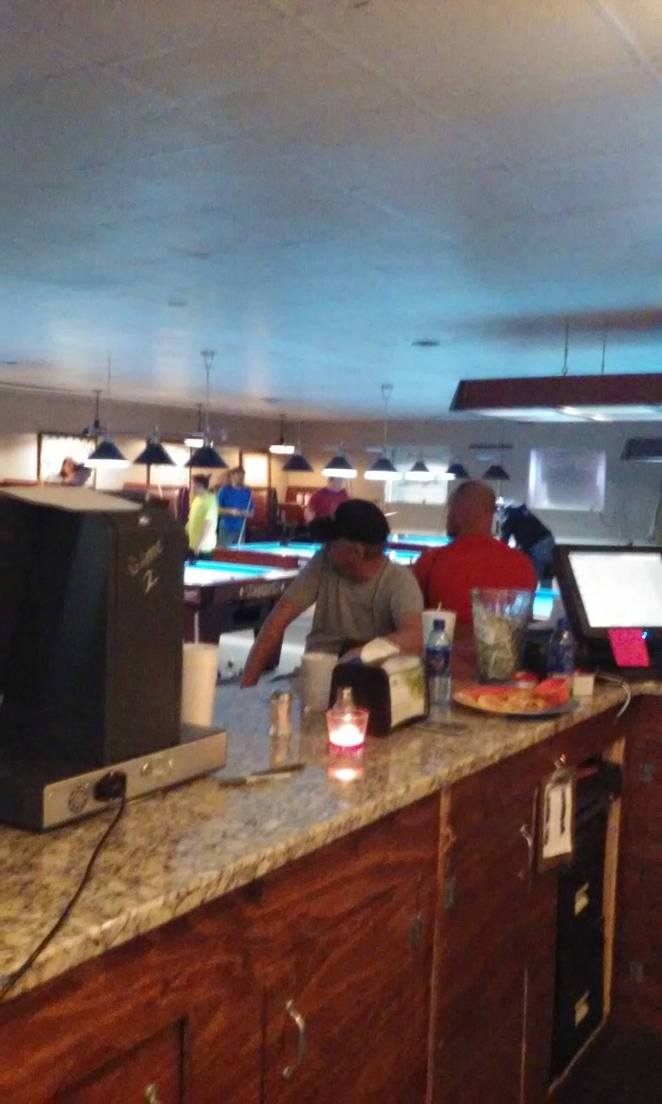 Family Billiards & Restaurant | restaurant | 166 Lantana Rd # 101, Crossville, TN 38555, USA | 9314844494 OR +1 931-484-4494