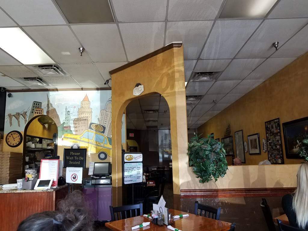 Dallis Pizzeria | restaurant | 101 N Country Club Rd, Lake Mary, FL 32746, USA | 4073022707 OR +1 407-302-2707