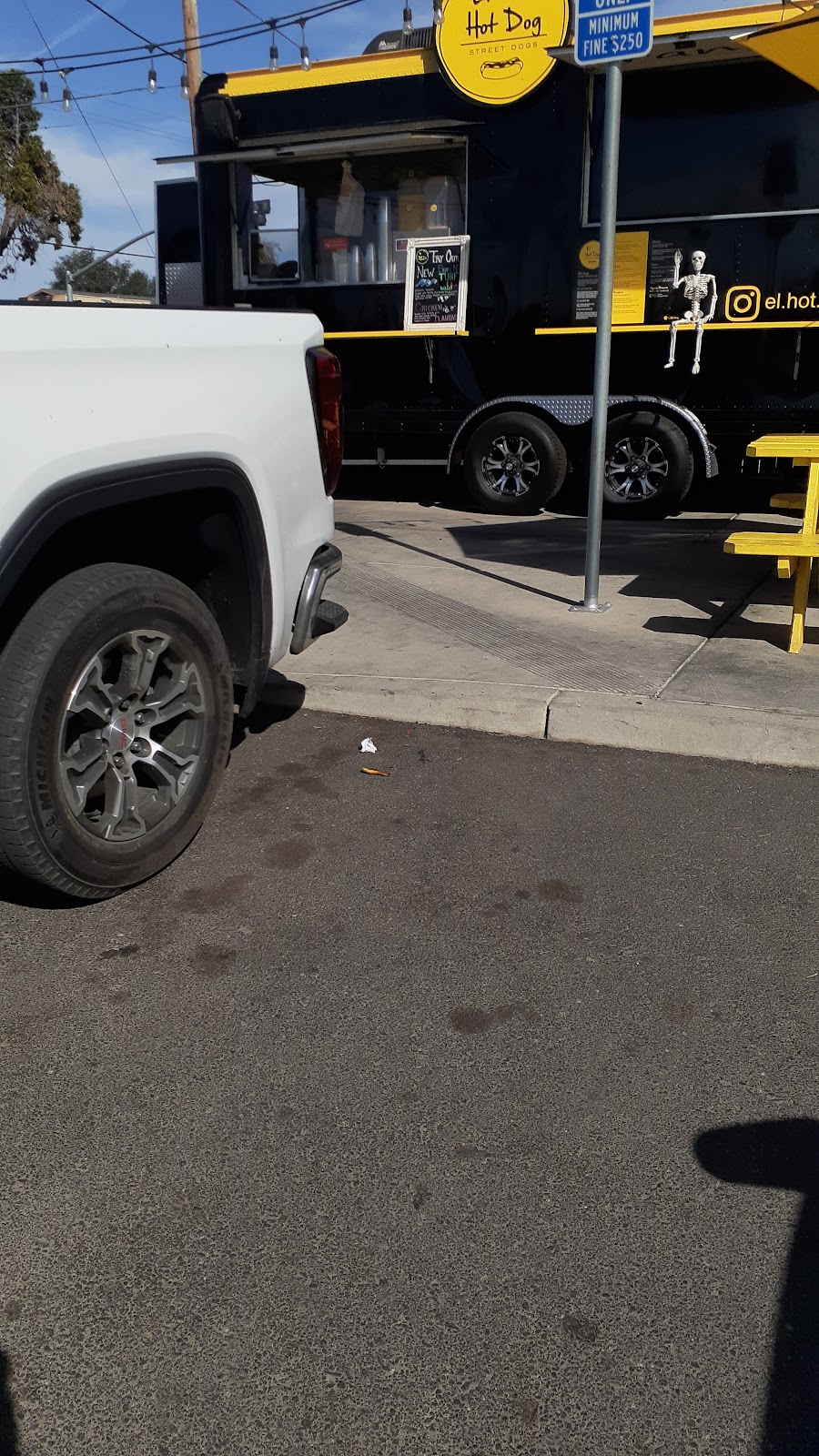 El hot dog street dogs | restaurant | 100 S Lee Ave, Oakdale, CA 95361, USA | 2095342843 OR +1 209-534-2843