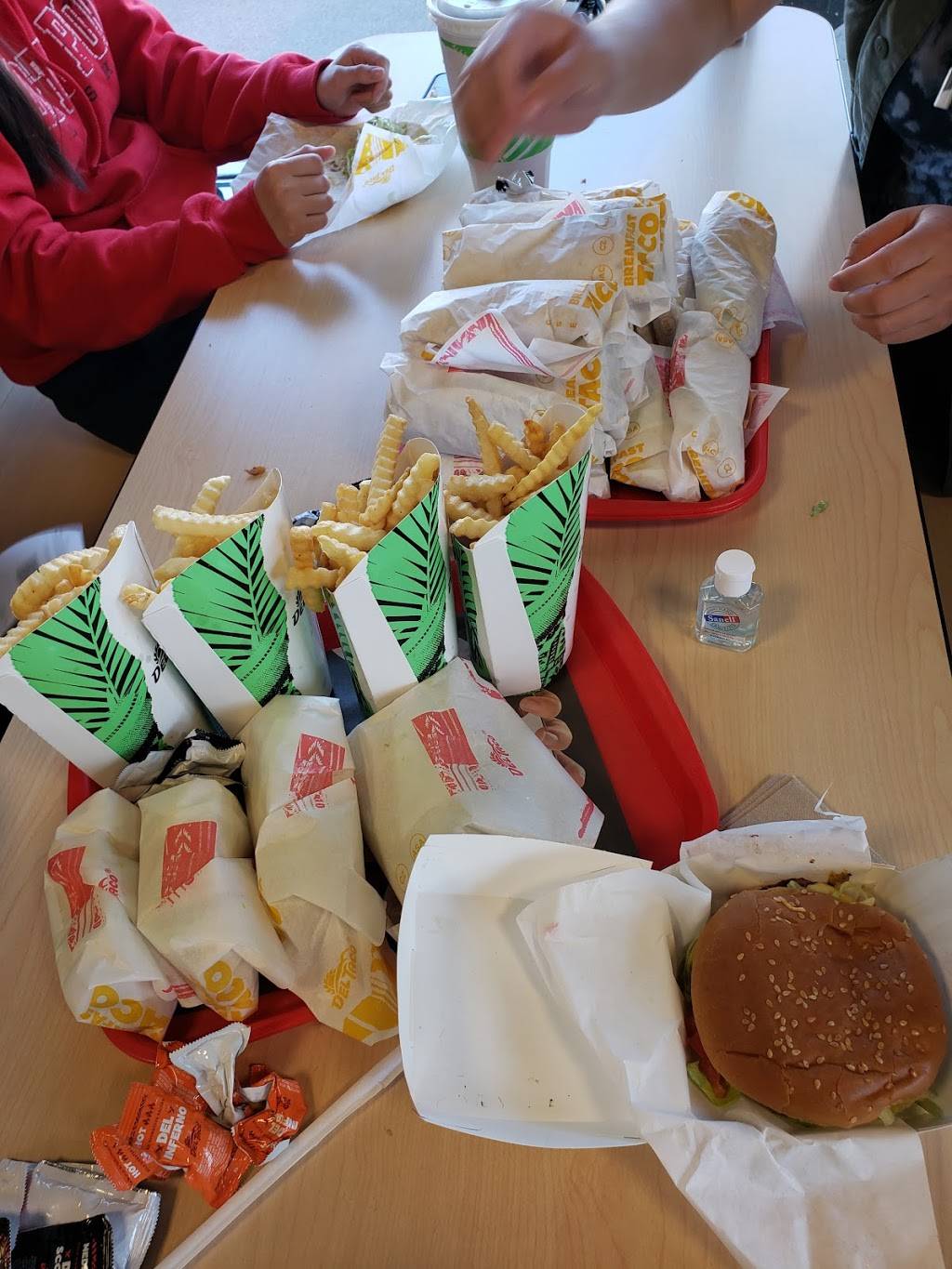Del Taco | meal takeaway | 2602 Hilltop Dr, Redding, CA 96002, USA | 5302240888 OR +1 530-224-0888