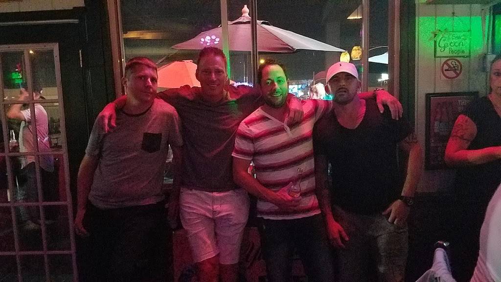 Flukes Irish Pub Inc | restaurant | 7401 State Rd, Philadelphia, PA 19136, USA | 2153384800 OR +1 215-338-4800