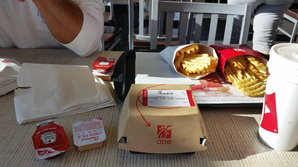 Chick-fil-A | restaurant | 3500 Dodge St, Dubuque, IA 52003, USA | 5635560423 OR +1 563-556-0423